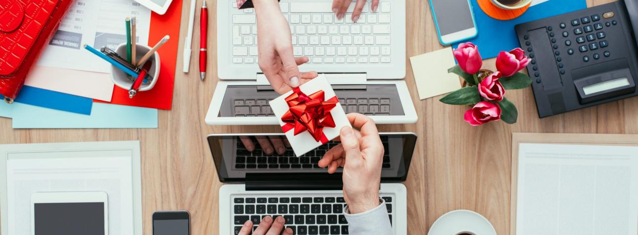 Подарки на работе: 5 важных аспектов выбора сувениров на корпоратив